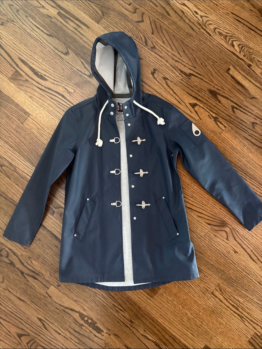Moose Knuckles Navy Hooded Raincoat Silver Hook Toggle Hardware. Rare. Medium
